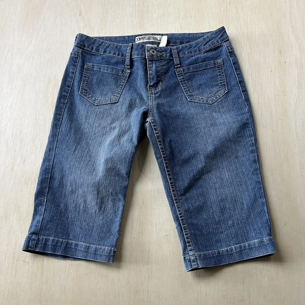 Y2K YMI Capri Jeans Womens 9 Medium Wash Stretch Denim Embroidered Back Pockets